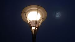 Led-gatlykta vid Strandvägen i Djursholm.