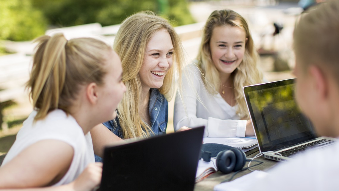 Tonåringar pluggar