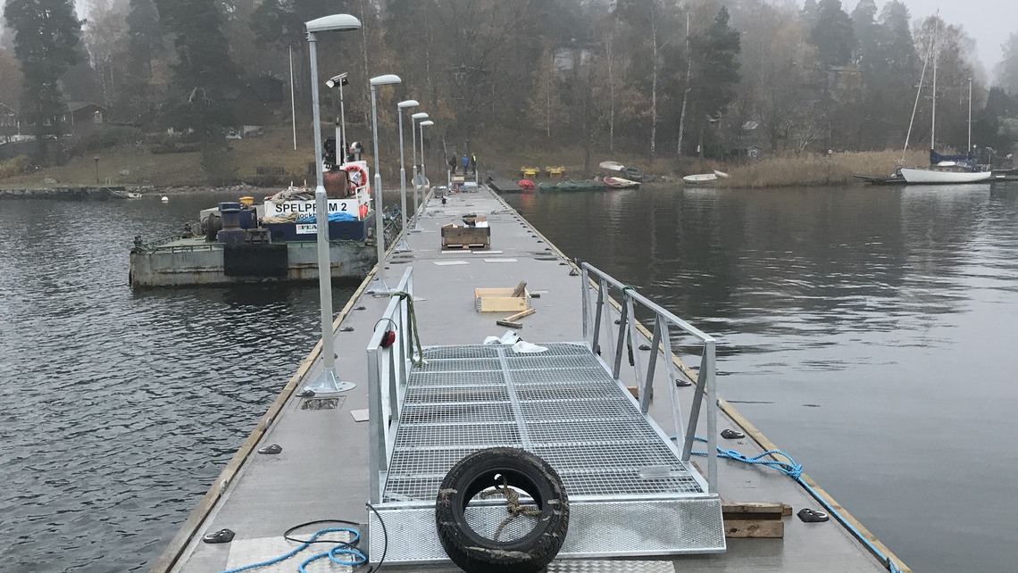 Pontonbro till Tranholmen. 