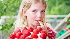 girl holding strawberriecake