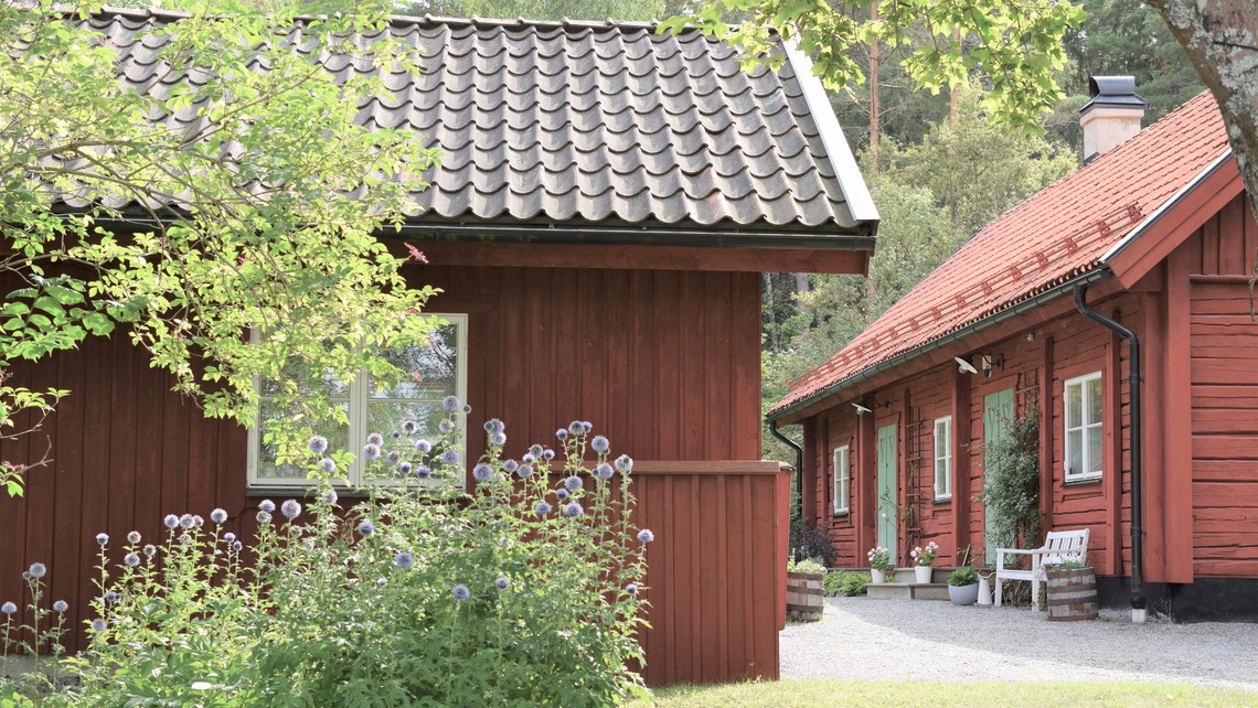 Timmerhus bakom Eneby gård.